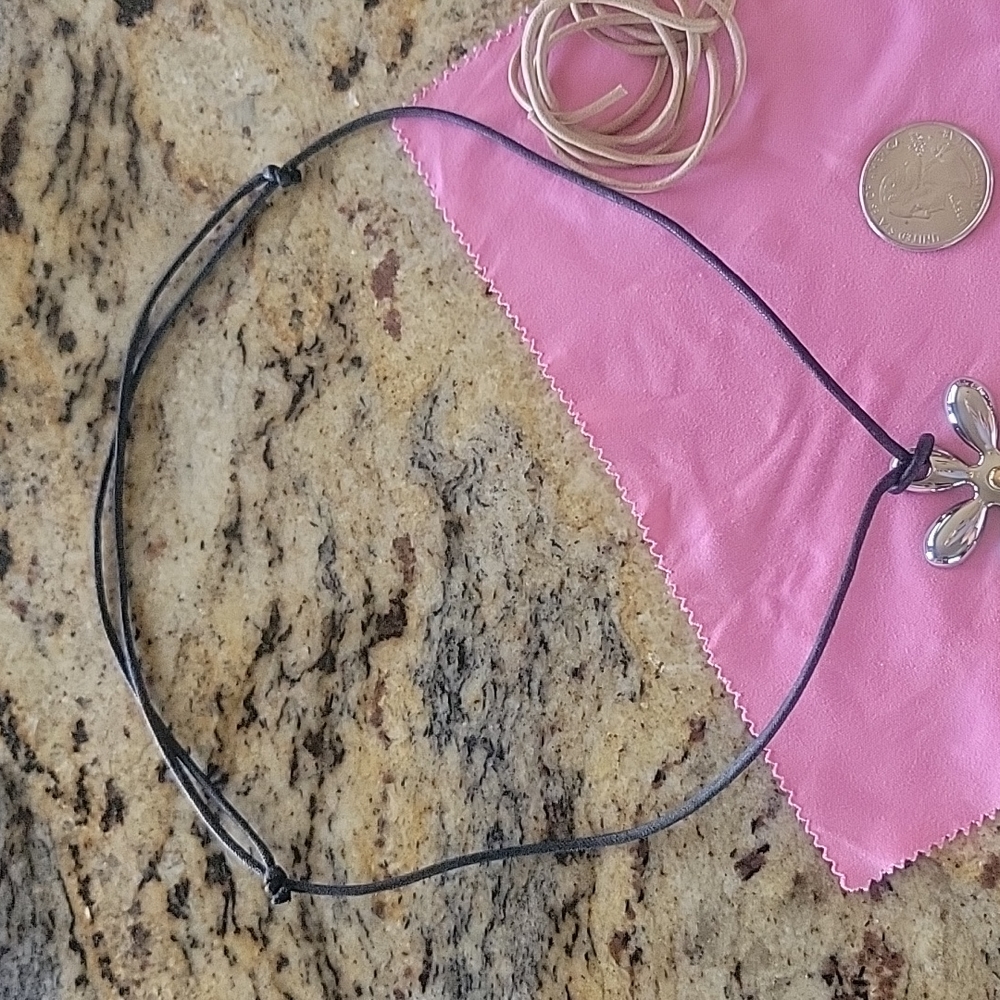 Morellato stainless steel flower with interchangeable leather rope necklace - Picture 7 of 8